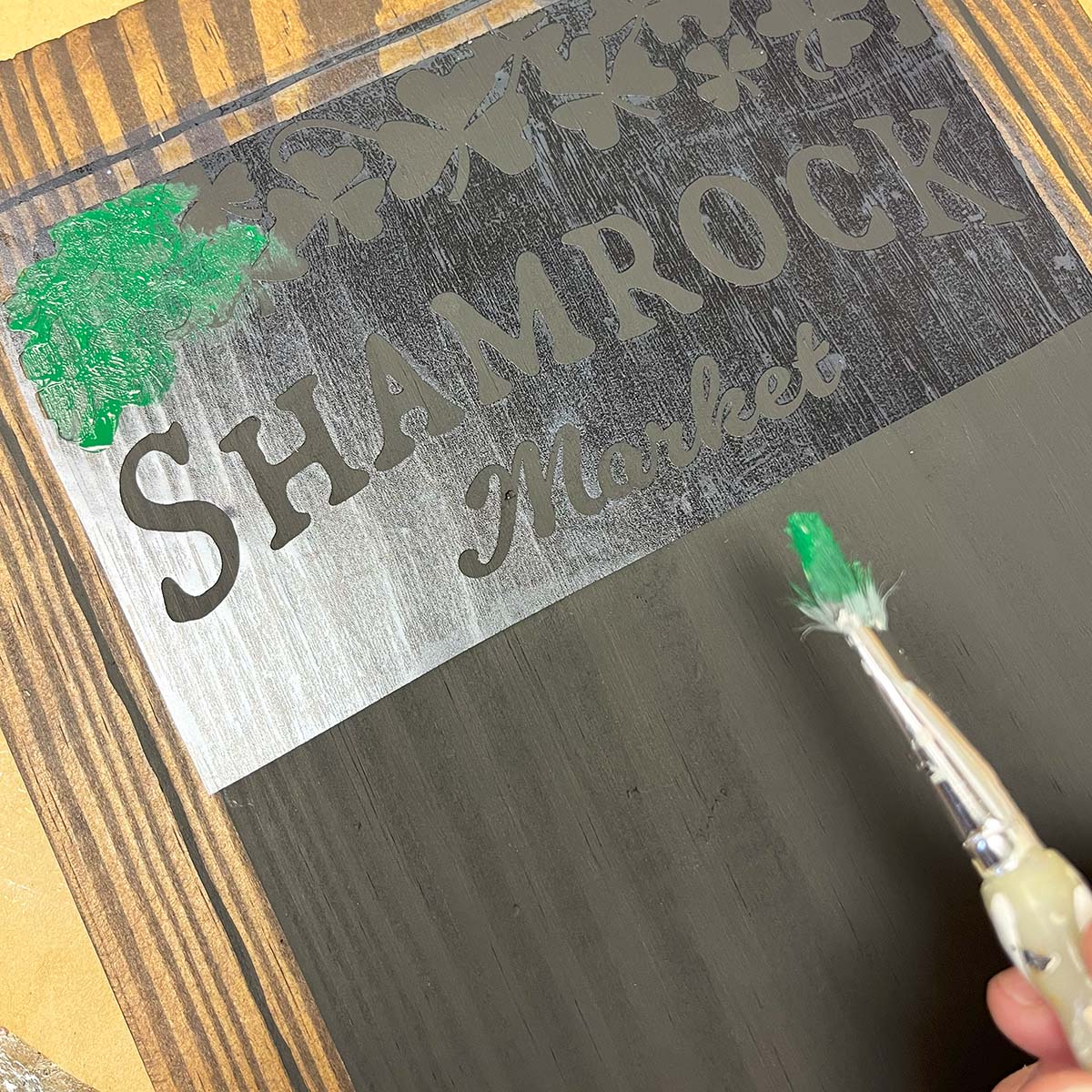 Stenciled St. Patrick's Day Signs - An Easy Cricut Project